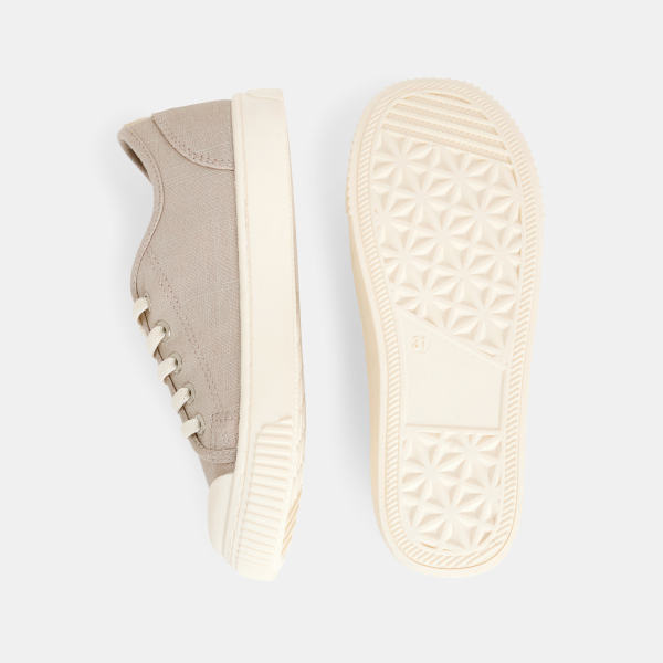 حذاء رياضي من القماش باللون الرمادي اللامع للفتيات